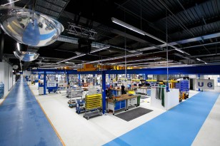 Modern production hall with structured work areas and machine stations.