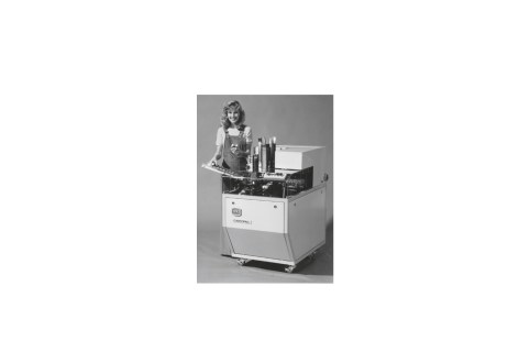 Historic IWK cartoning machine "Cartopac" with operation at the feeding station.