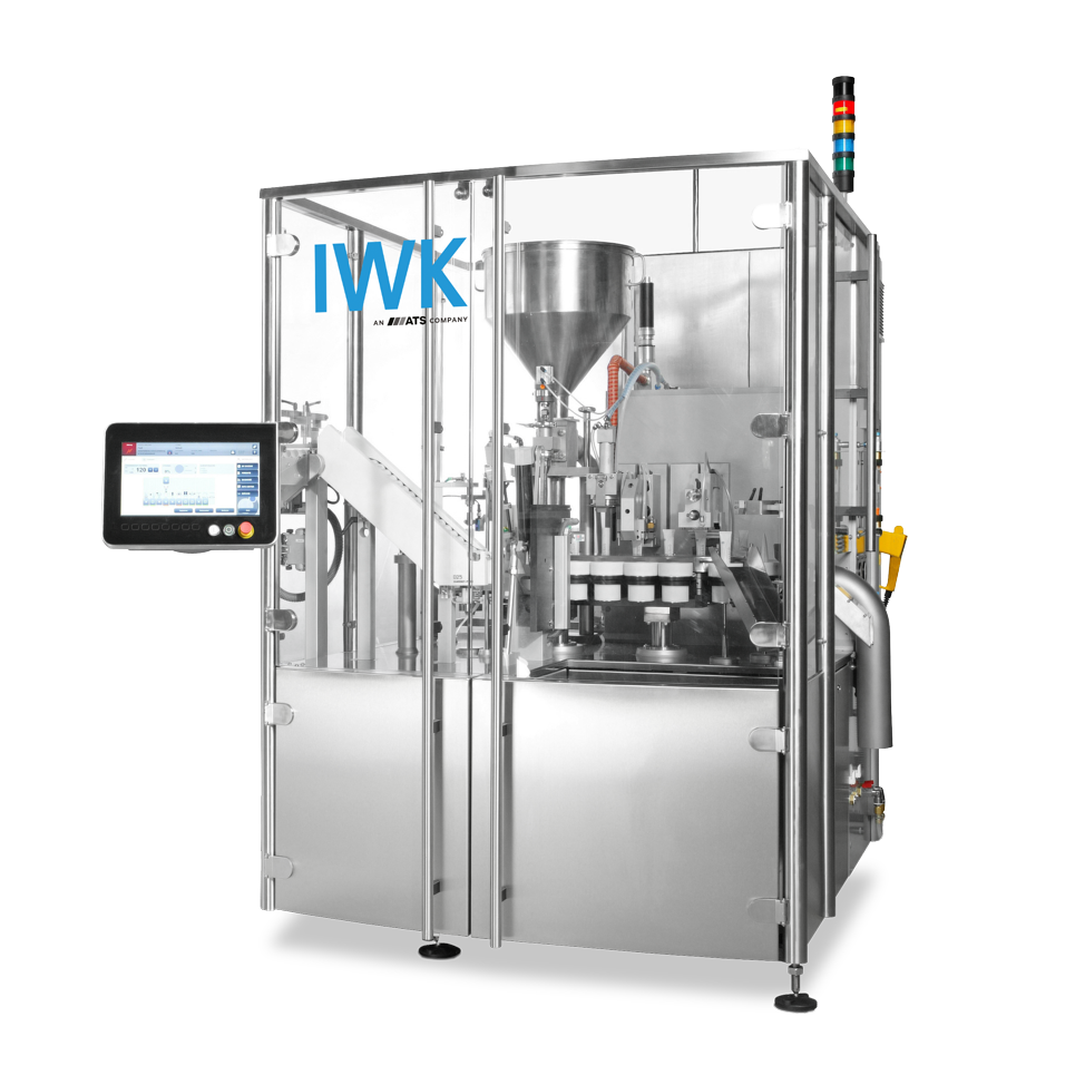 Tubenfüller IWK FP 18‑1 mit servogesteuertem Transportsystem, flexibler Stationsanordnung und ergonomischem Design für bis zu 70 Tuben pro Minute.